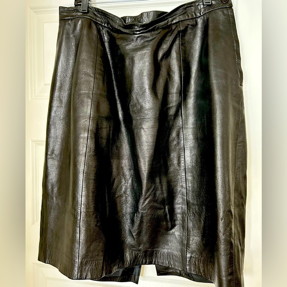 Liz Claiborne Dresses & Skirts - Liz Claiborne Rich Black Lambskin Leather Pencil Skirt